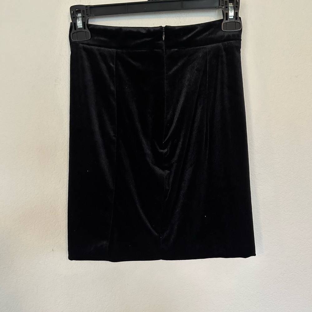 Amber x Meshki Womens XS Elegant Black Velvet Skirt